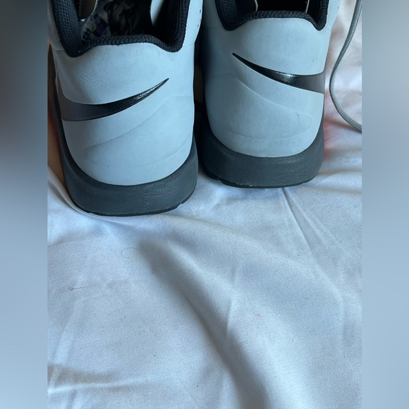 Nike Men's Gray Athletic Shoes - Picture 7 of 9